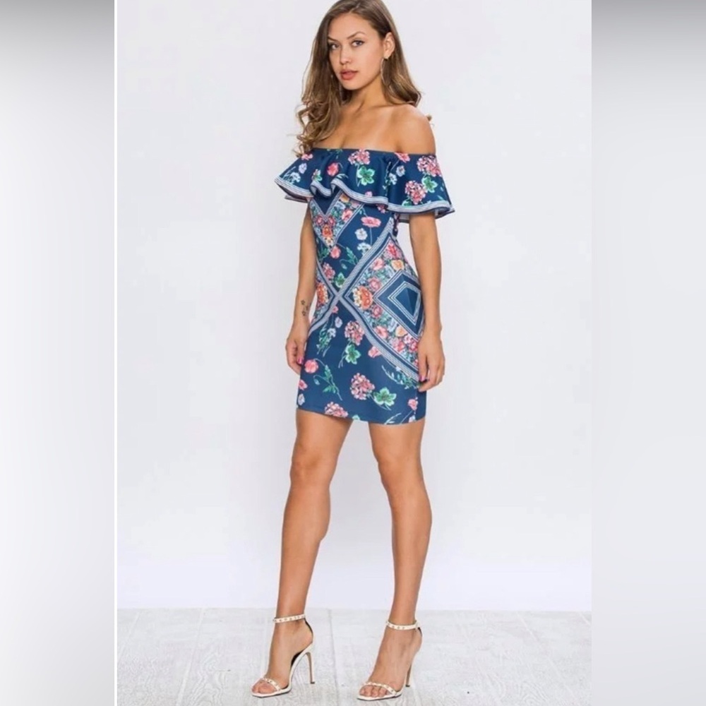 Floral dress stretched material Size Medium